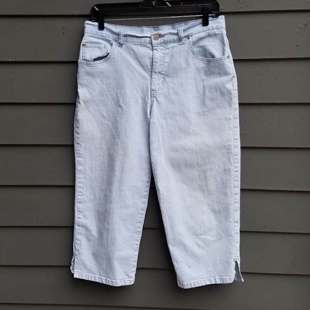 Sonoma Stretch Light Blue Wash Capris size 10